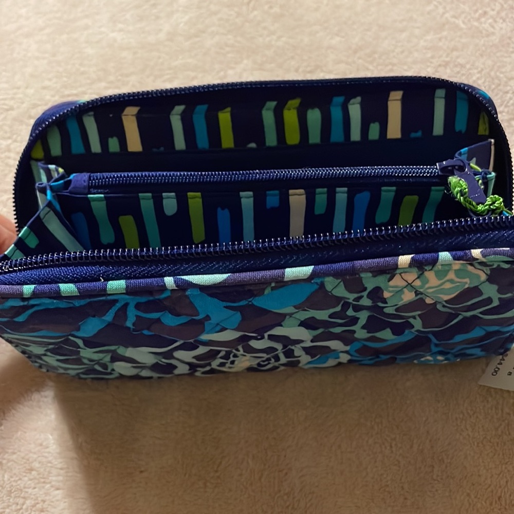 Vera Bradley Accordion Wallet. - Picture 5 of 7